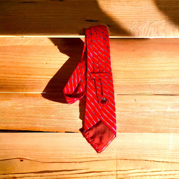 Burberry Mens 100% Silk Red Tie (61.5 x 4) - Picture 7 of 9